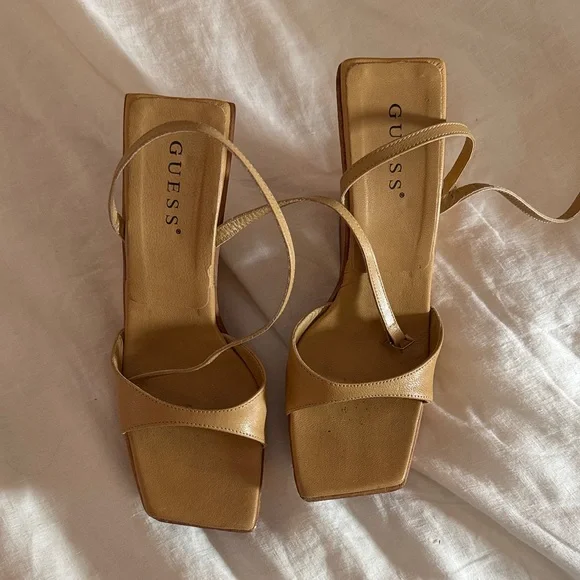 GUESS Y2K Tan Wedge Wood Sandals - Sleek Strappy Design size 7 - Picture 5 of 7
